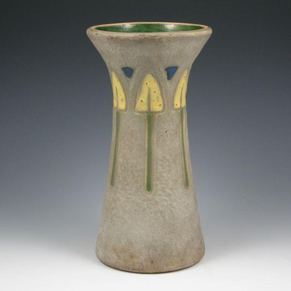 Roseville Mostique 164-10" vase. 