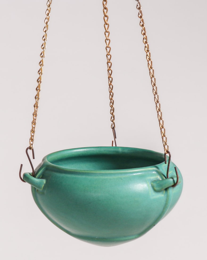 ROSEVILLE POTTERY MATTE GREEN