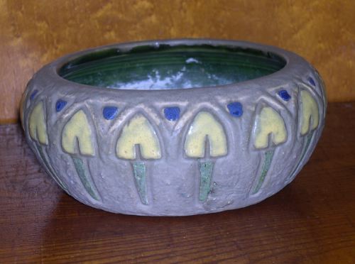 Roseville Pottery \"Mostique\"