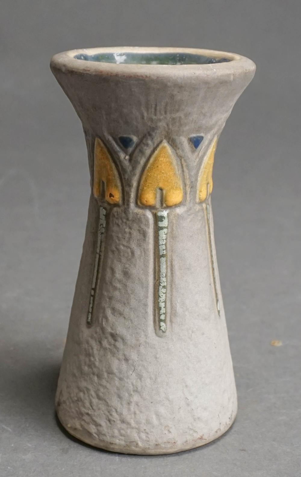 ROSEVILLE POTTERY MOSTIQUE GLAZED