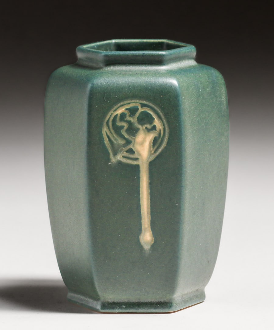 ROSEVILLE ROSECRAFT HEXAGON VASE