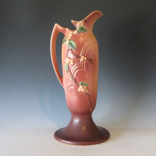 Roseville Snowberry ewer in pink