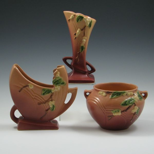 Roseville Snowberry Pillow Vase Bud