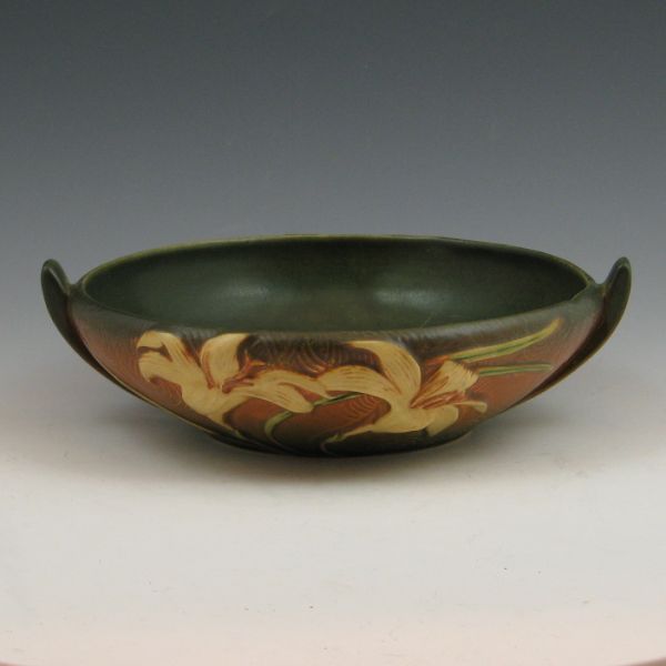 Roseville Zephyr Lily bowl in brown