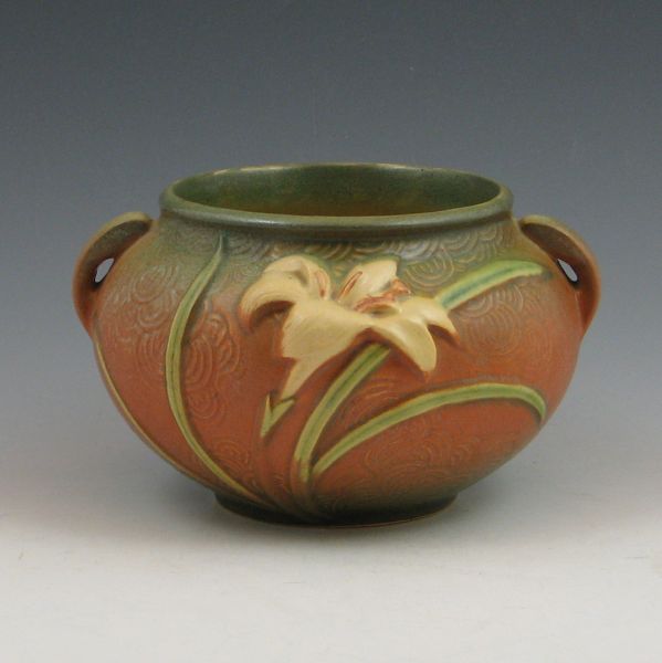 Roseville Zephyr Lily jardiniere in