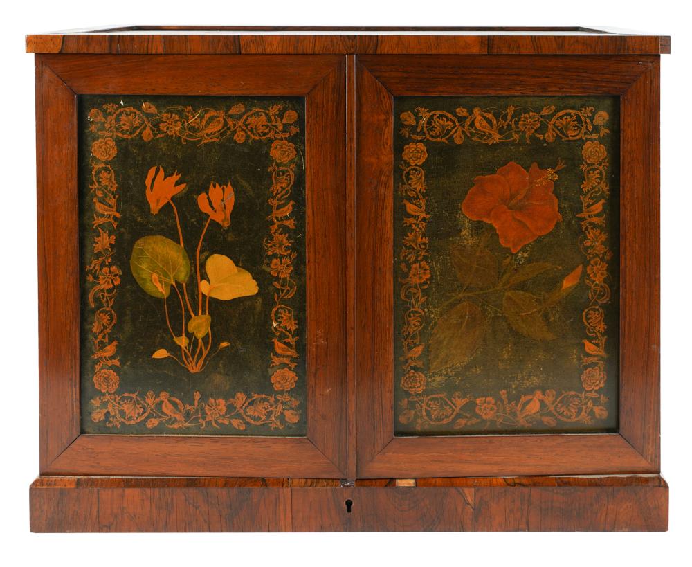 ROSEWOOD VENEER BOXwith key;