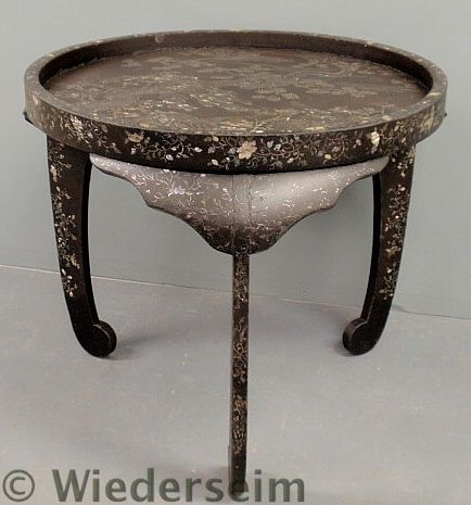 Round Asian style table black