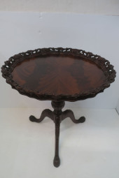 ROUND CARVED MAHOGANY PEDESTAL