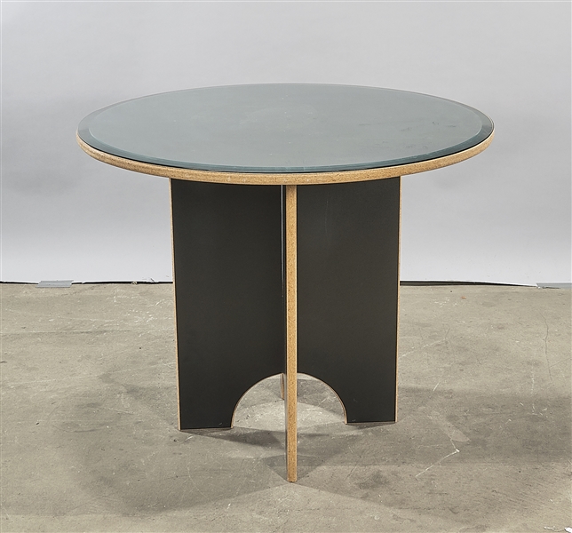Round glass top table; 27" x 33"