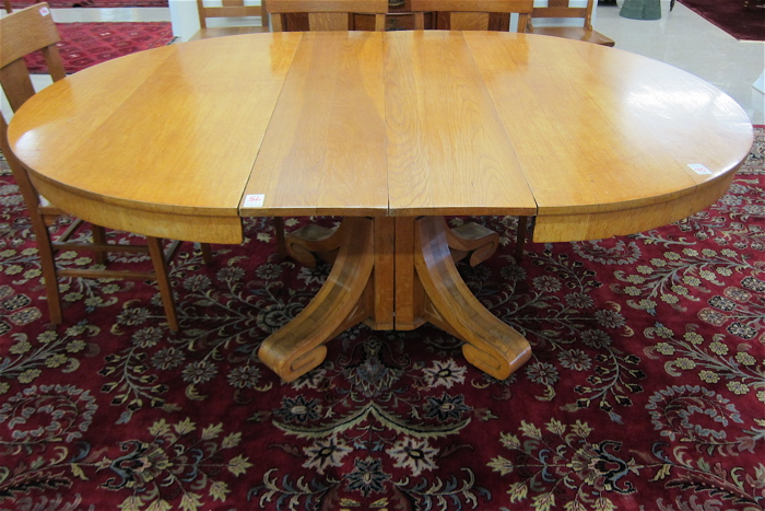 ROUND GOLDEN OAK PEDESTAL DINING