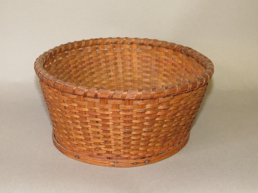 ROUND HICKORY & YELLOW PINE BASED