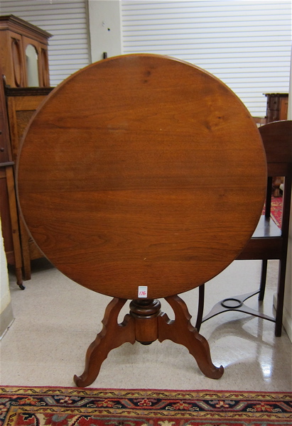 ROUND MAHOGANY TILT-TOP TEA TABLE