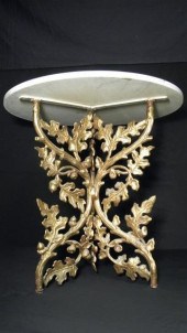 Round marble and iron accent t