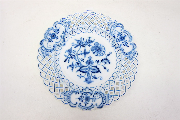 ROUND MEISSEN PORCELAIN PLATE the