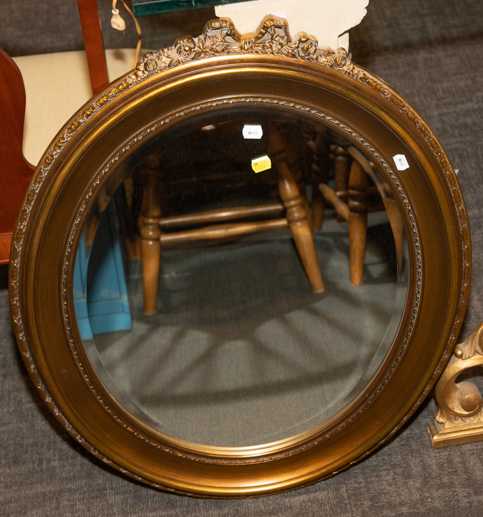ROUND MIRROR Modern, in gilt