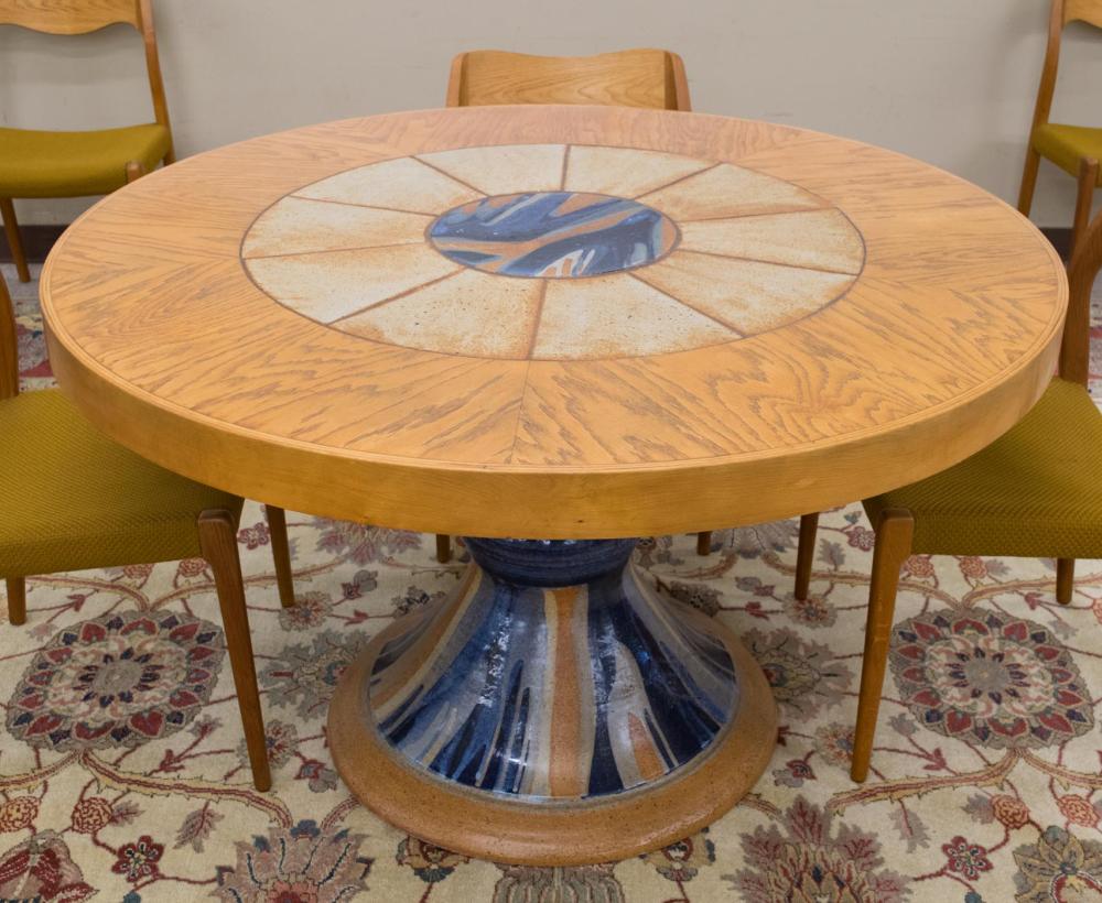 ROUND OAK AND ART POTTERY