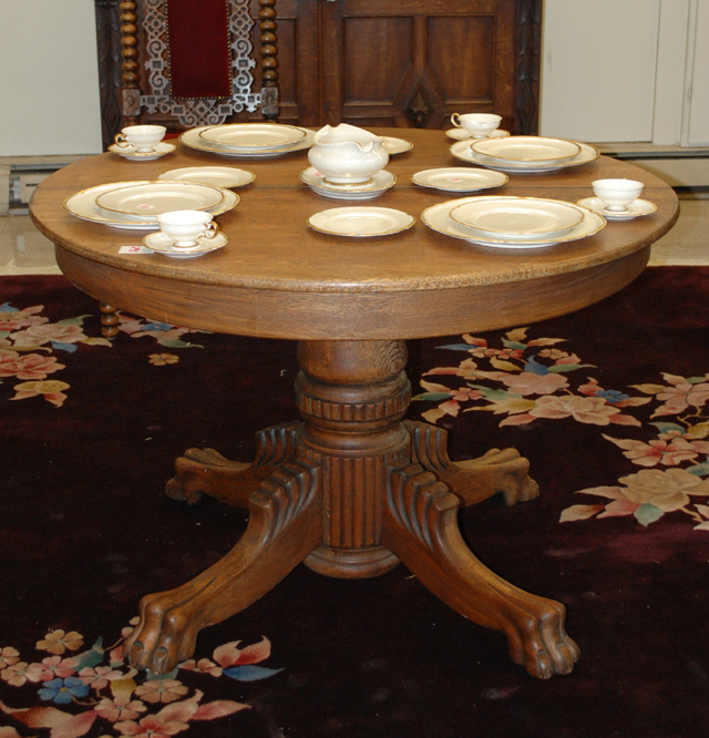ROUND OAK PEDESTAL DINING TABLE