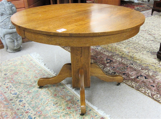 ROUND OAK PEDESTAL DINING TABLE