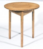 ROUND PINE TAVERN TABLE WITH P