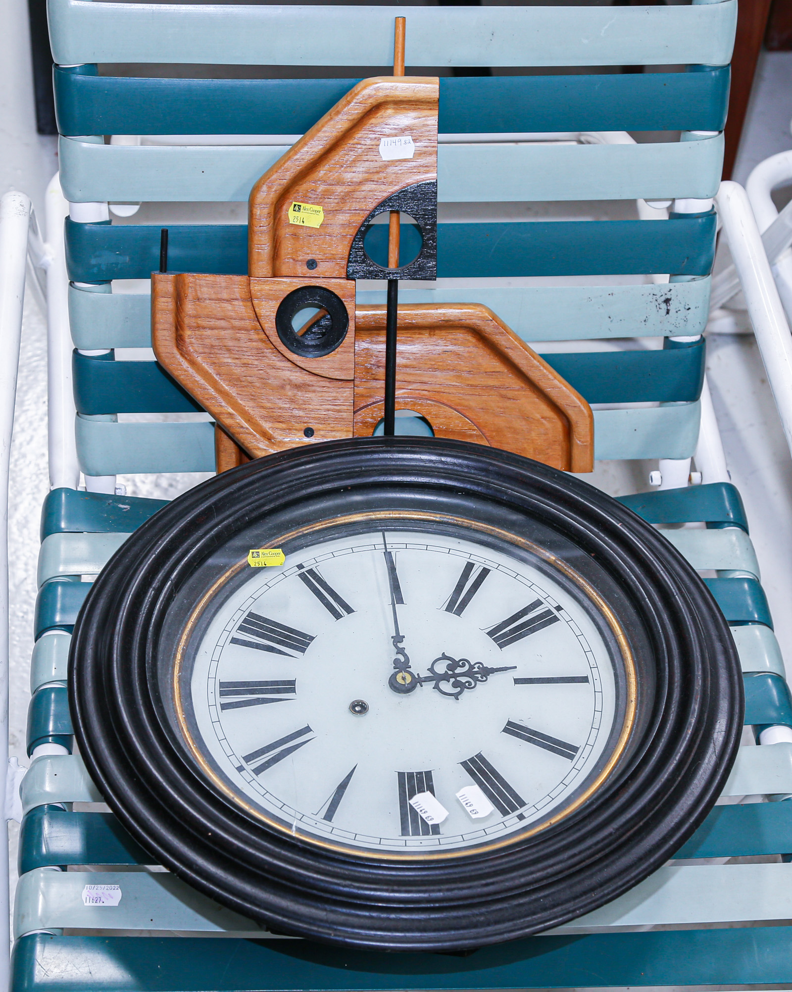 ROUND WALL CLOCK & ABSTRACT WOOD