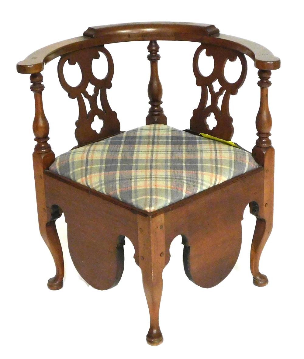 +ROUNDABOUT OR CORNER CHAIR,
