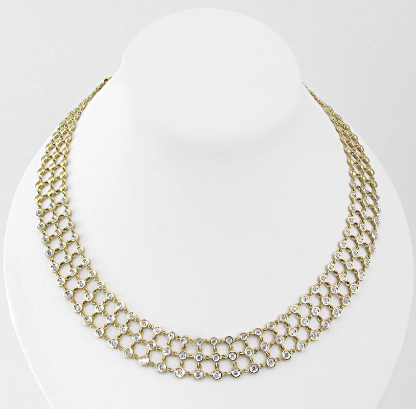 ROWS OF DIAMONDS LATTICE STYLE