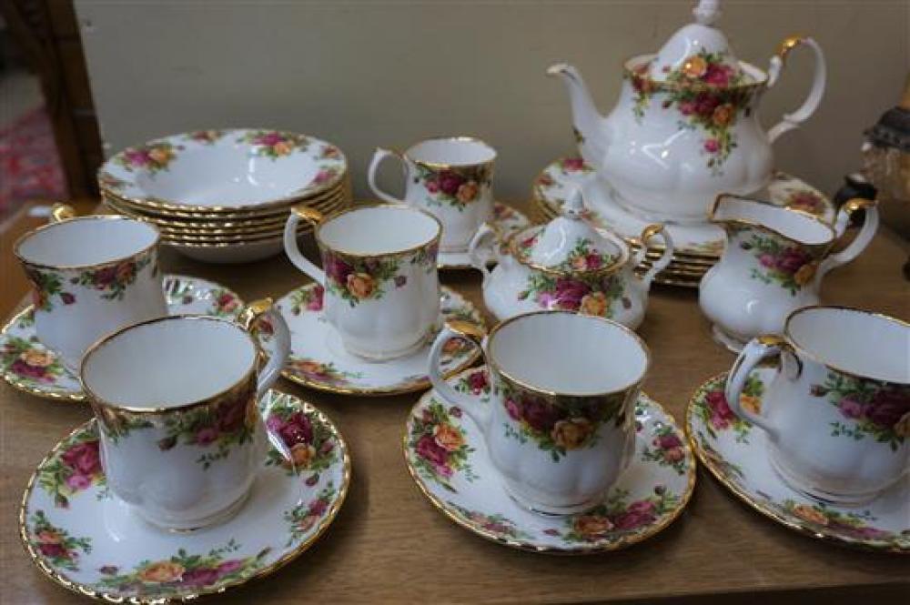 ROYAL ALBERT 'OLD COUNTRY ROSES'