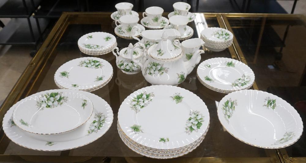 ROYAL ALBERT 'TRILLIUM' PATTERN
