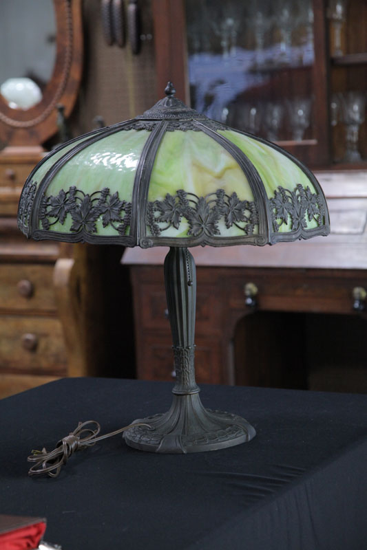 ROYAL ART TABLE LAMP. Circular base