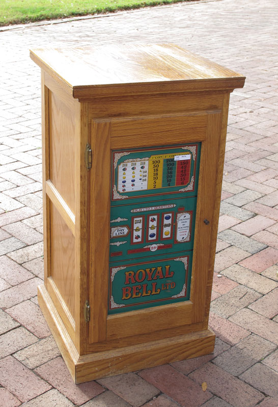 ROYAL BELL OAK SLOT MACHINE
