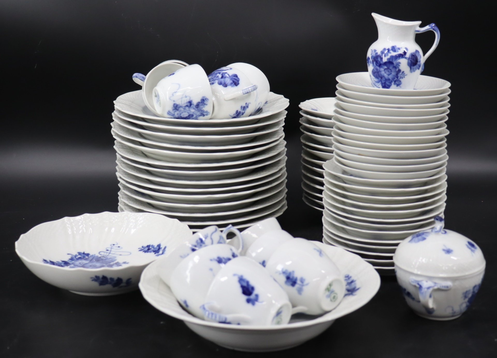 ROYAL COPENHAGEN 'BLUE FLOWER'