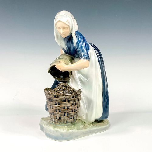 ROYAL COPENHAGEN FIGURINE, WOMAN