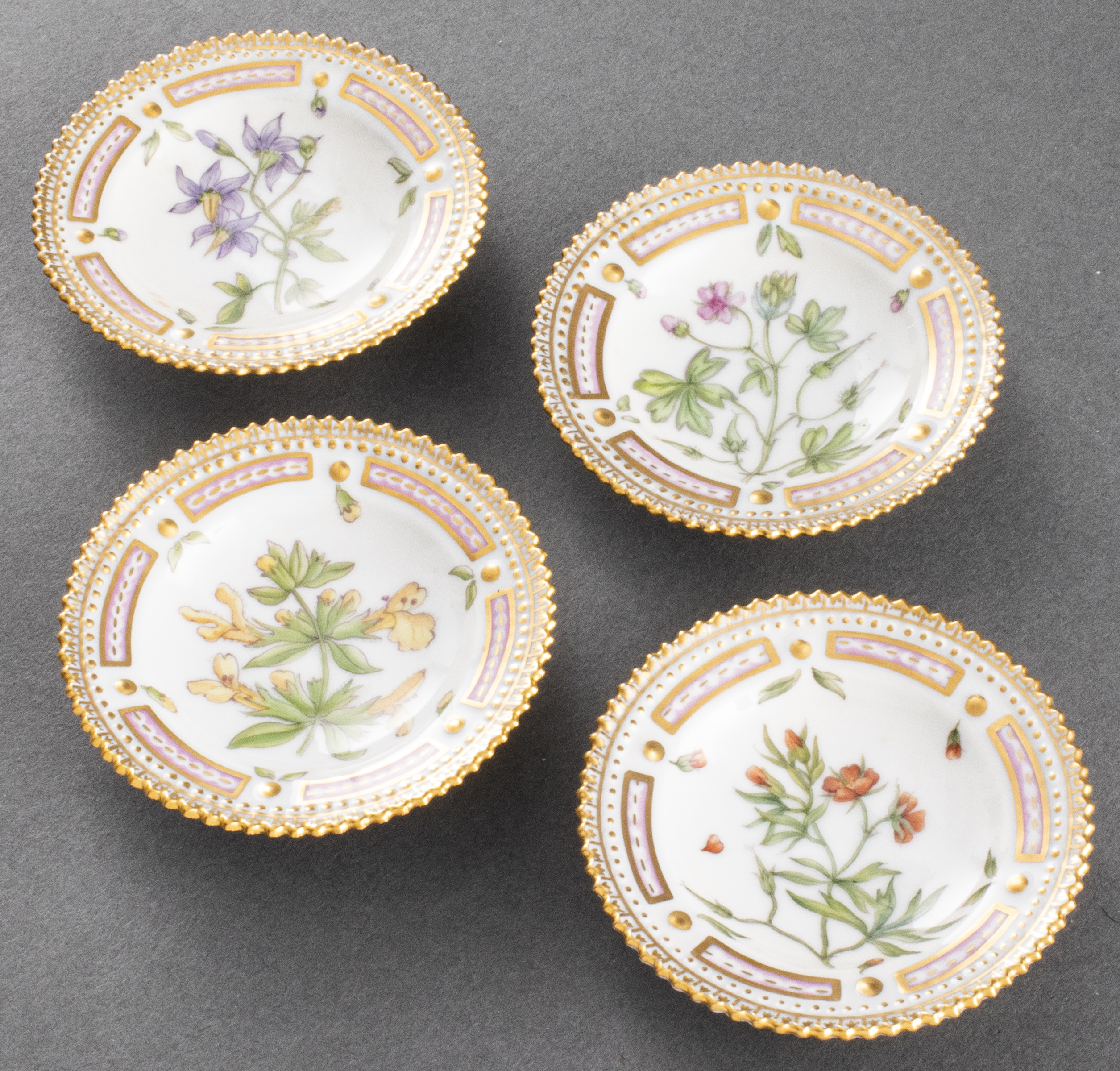 ROYAL COPENHAGEN "FLORA DANICA"