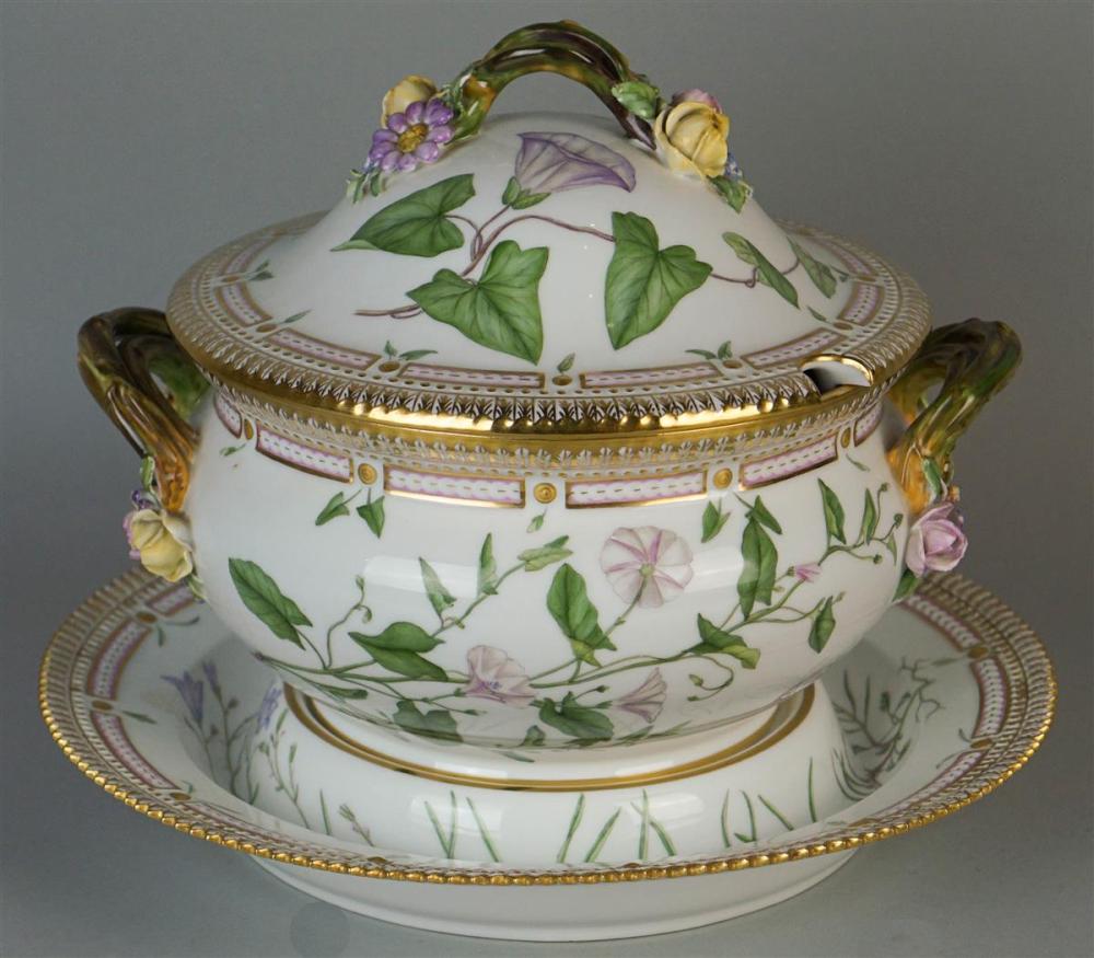 ROYAL COPENHAGEN 'FLORA DANICA'