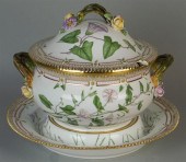 ROYAL COPENHAGEN 'FLORA DANICA