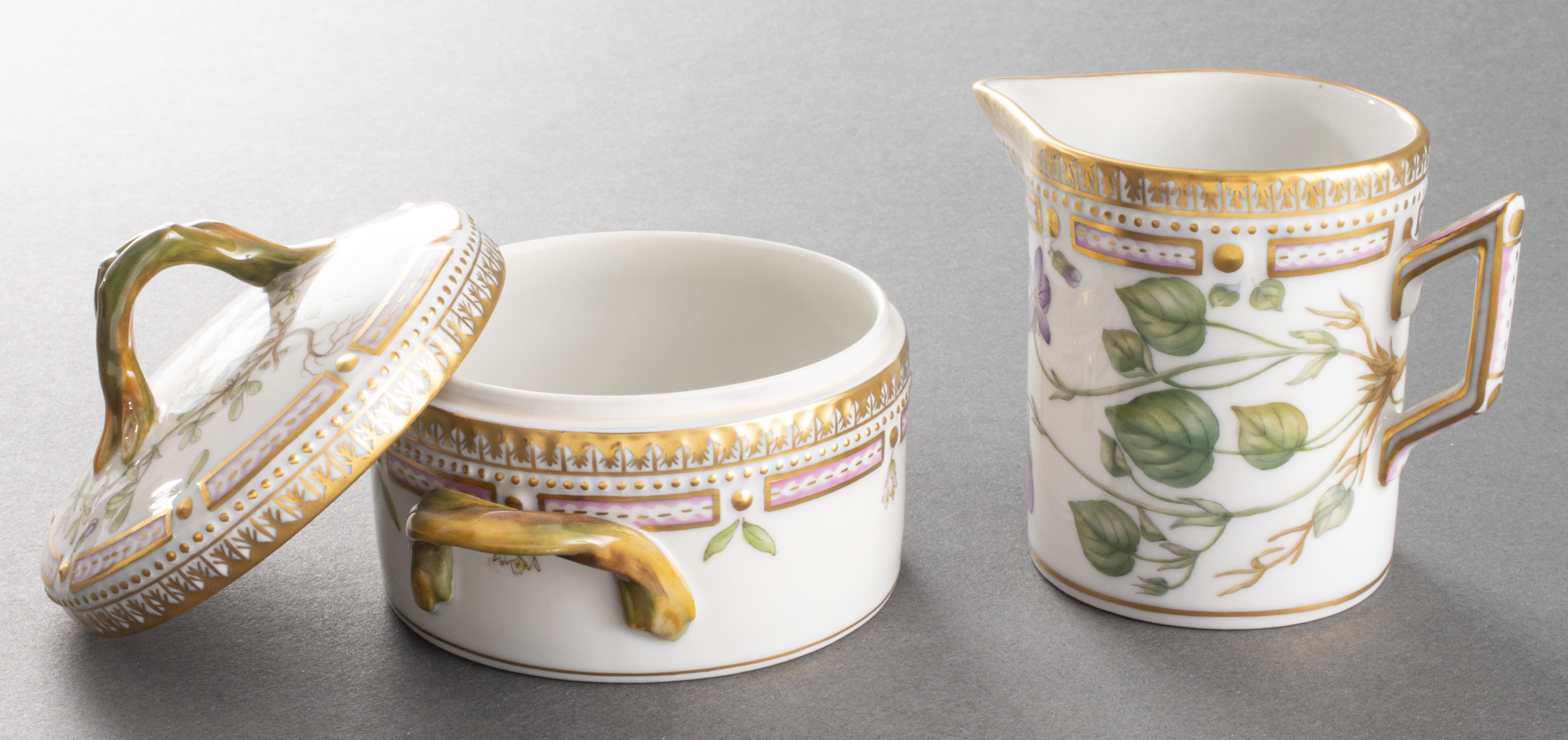 ROYAL COPENHAGEN "FLORA DANICA"