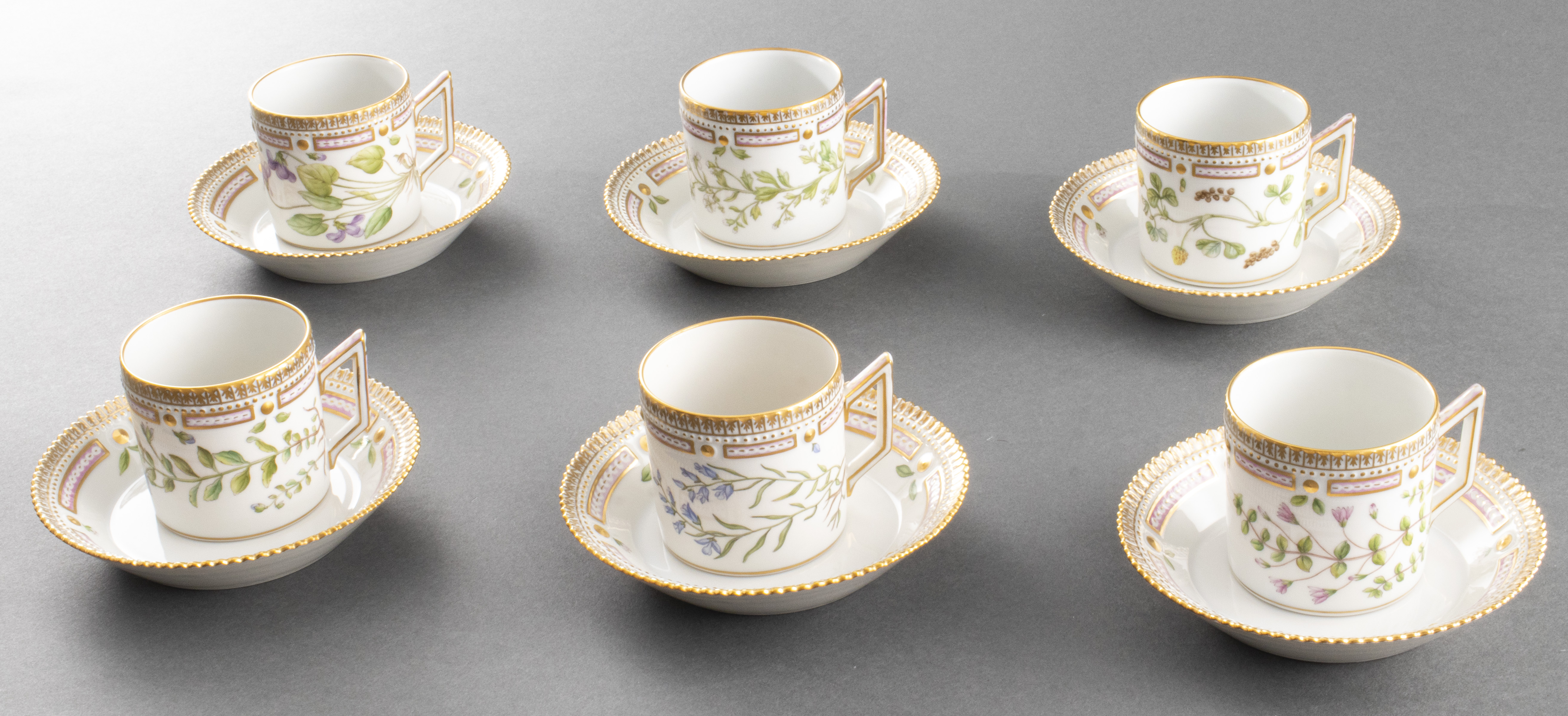ROYAL COPENHAGEN "FLORA DANICA"