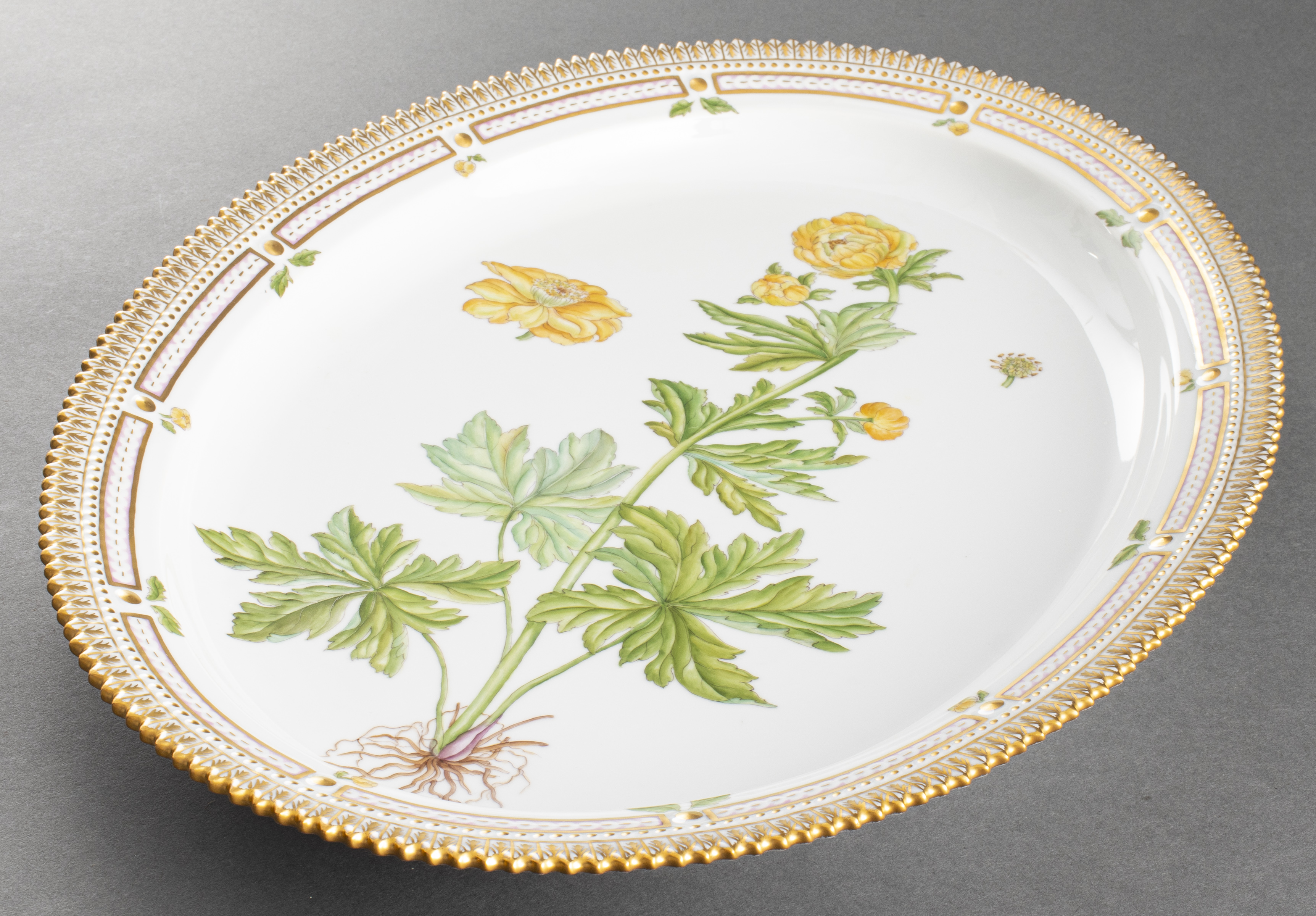 ROYAL COPENHAGEN "FLORA DANICA"