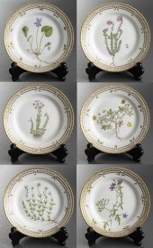 ROYAL COPENHAGEN "FLORA DANICA