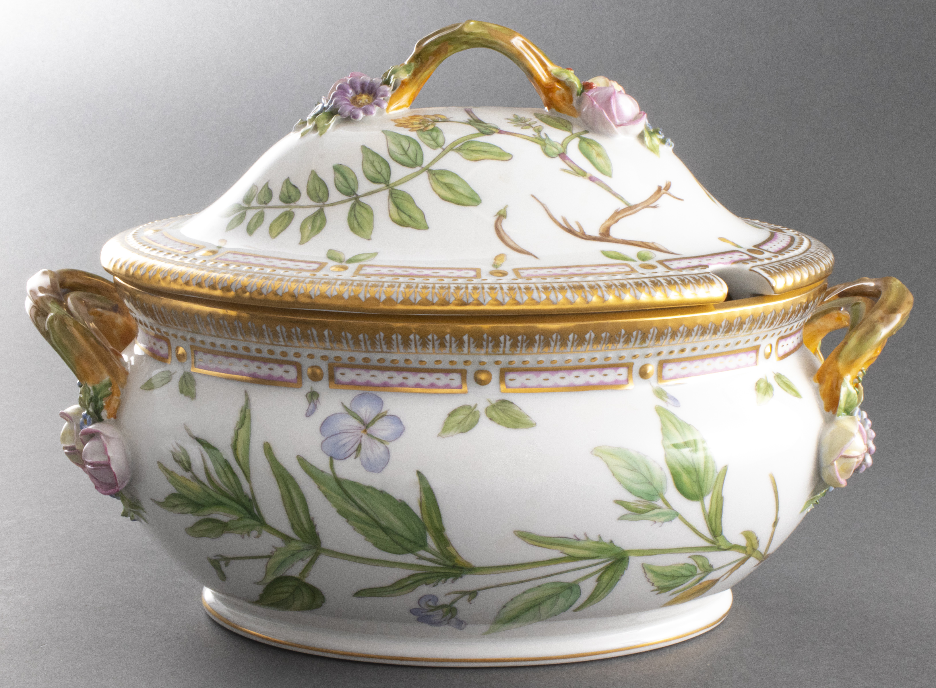 ROYAL COPENHAGEN "FLORA DANICA"