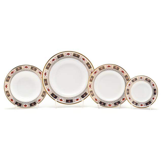 ROYAL CROWN DERBY, A GROUP (33)