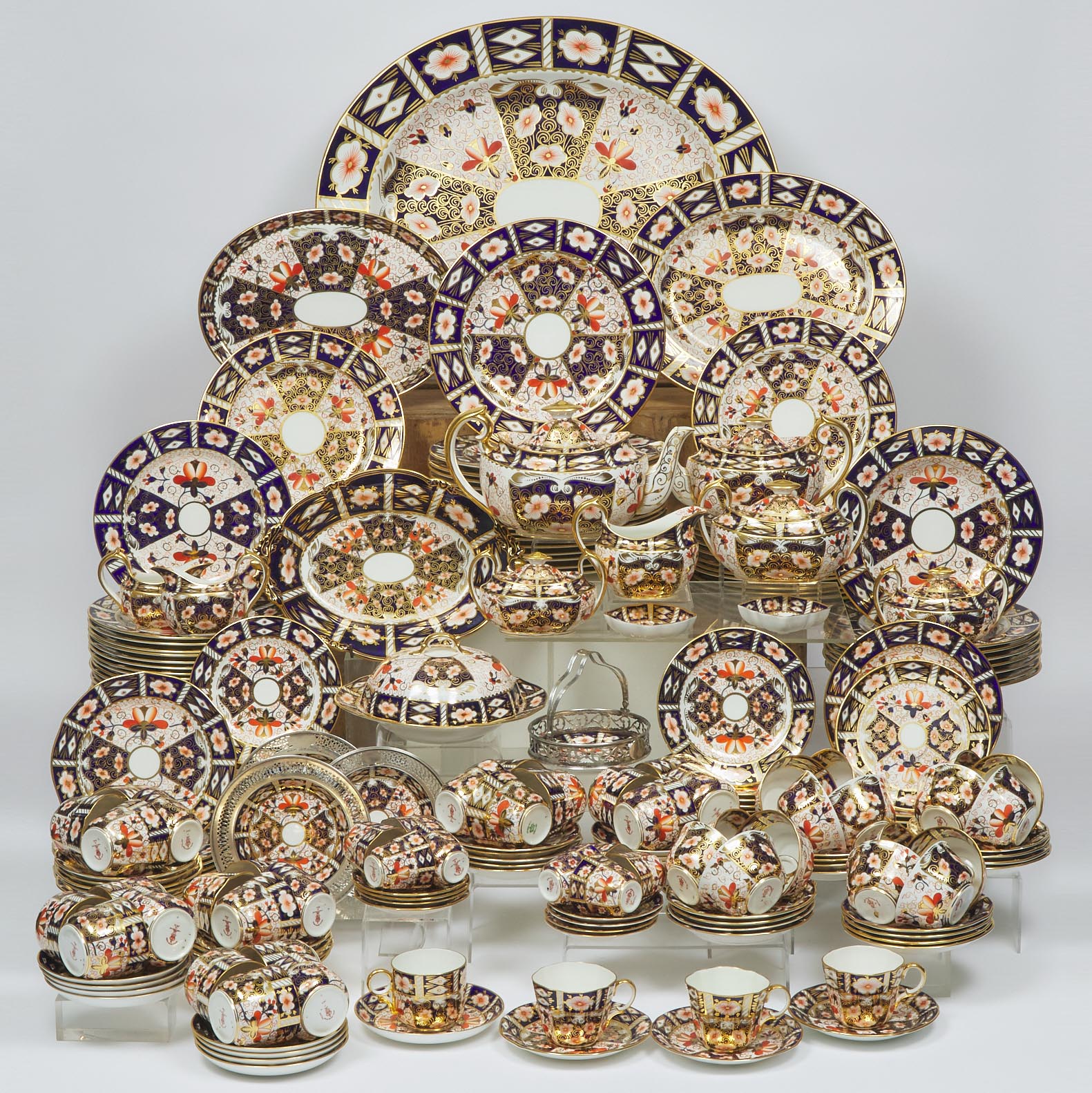 Royal Crown Derby 'Imari' (2451)