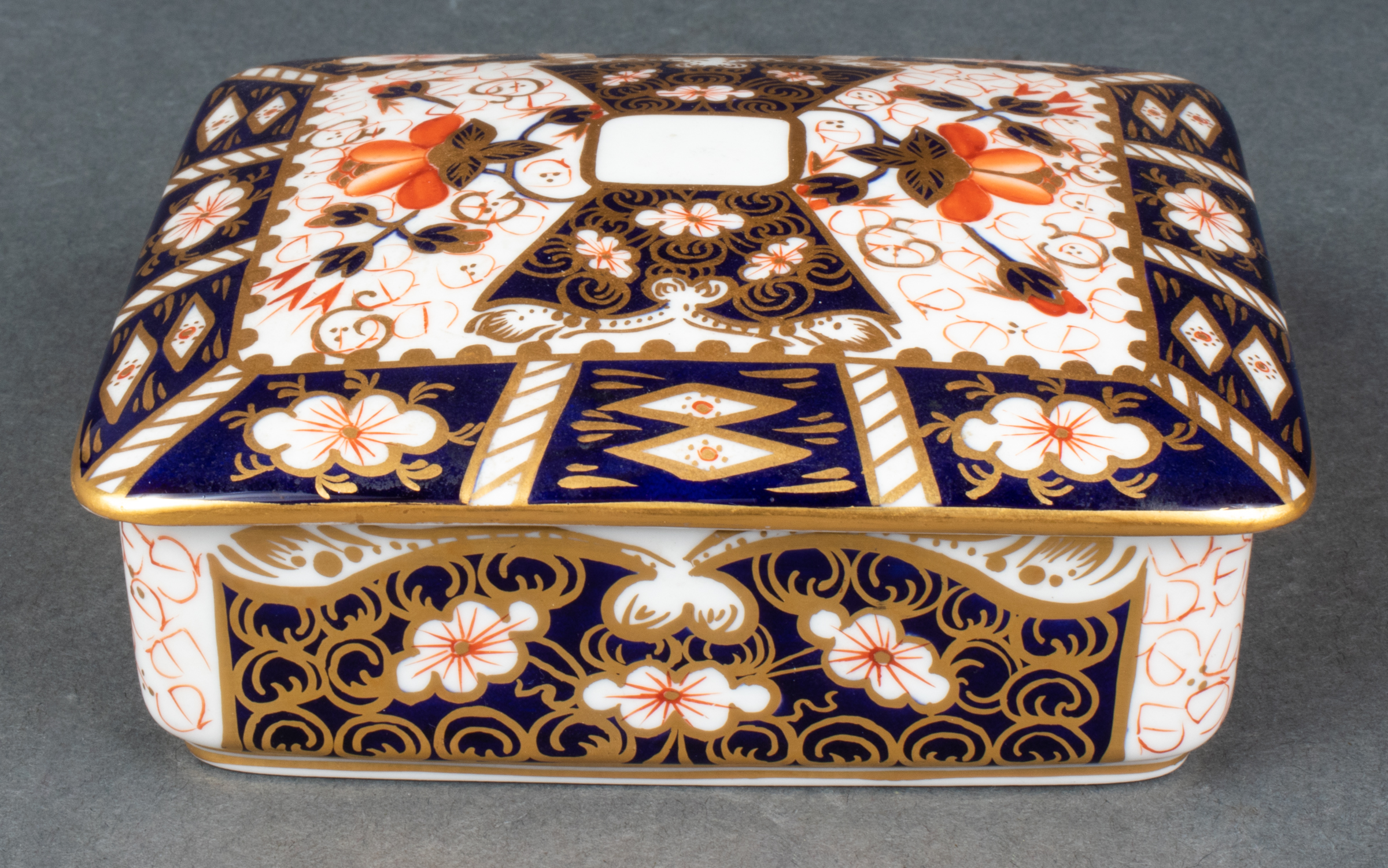 ROYAL CROWN DERBY "IMARI" PATTERN