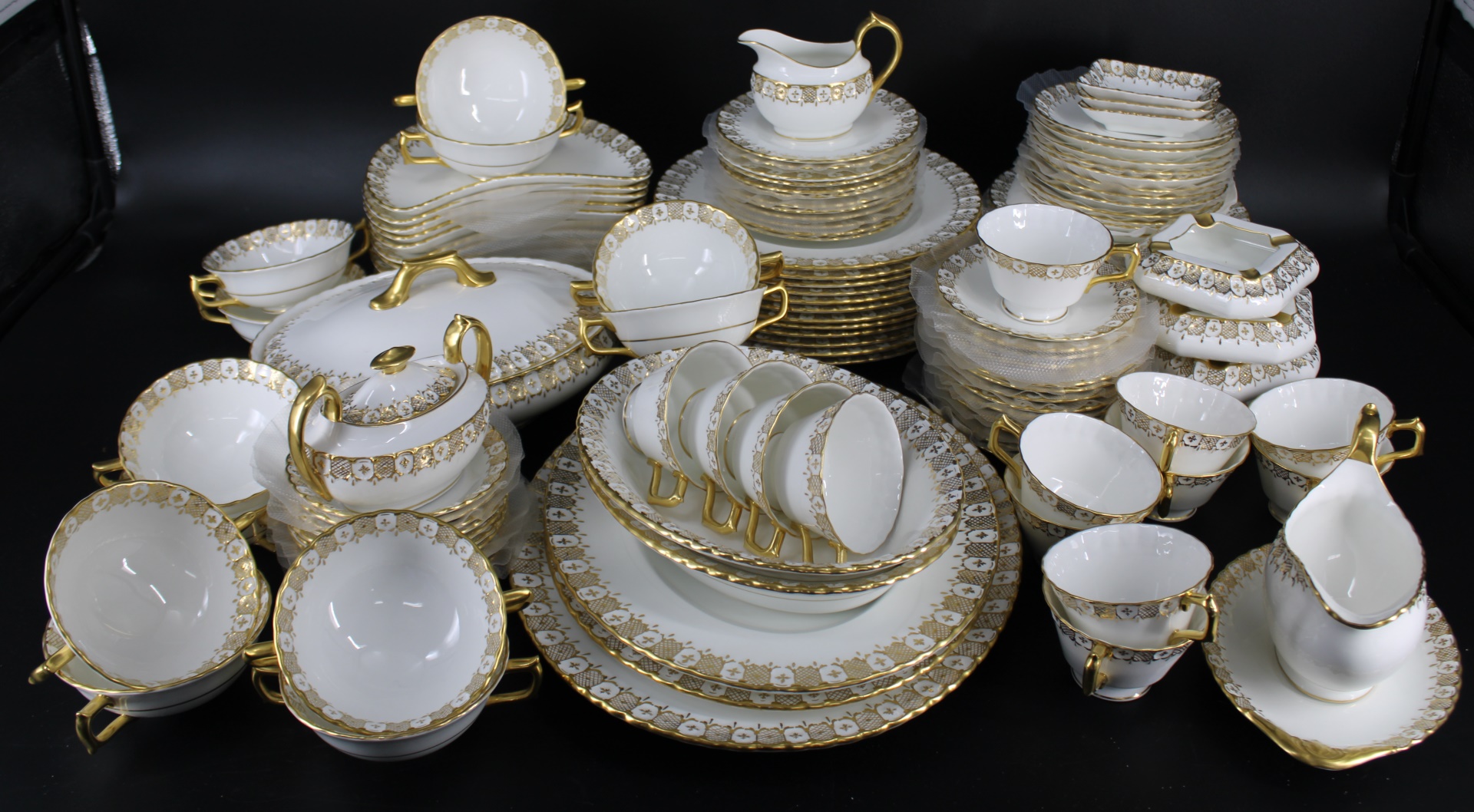 ROYAL CROWN DERBY LARGE PORCELAIN