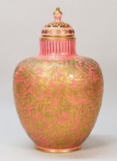 ROYAL CROWN DERBY LIDDED URNRo