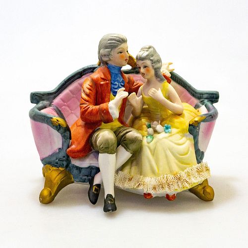 ROYAL CROWN FIGURINE, COURTING