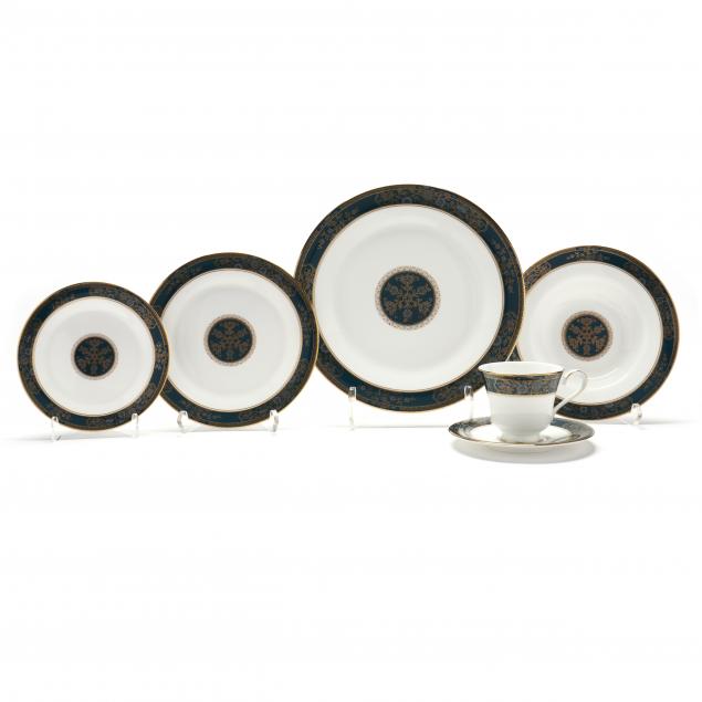 ROYAL DOULTON CARLYLE DINNERWARE