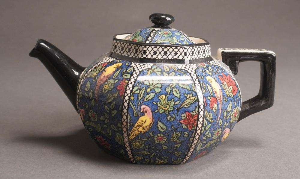 ROYAL DOULTON CERAMIC TEAPOTRoyal