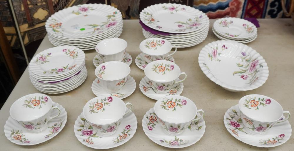 ROYAL DOULTON 'CLOVELLY'