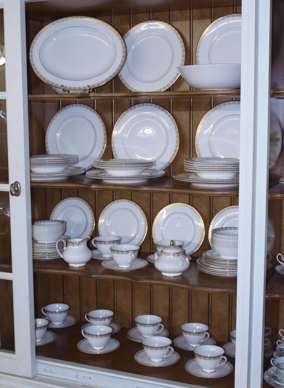 ROYAL DOULTON ''GOLD LACE'' FINE